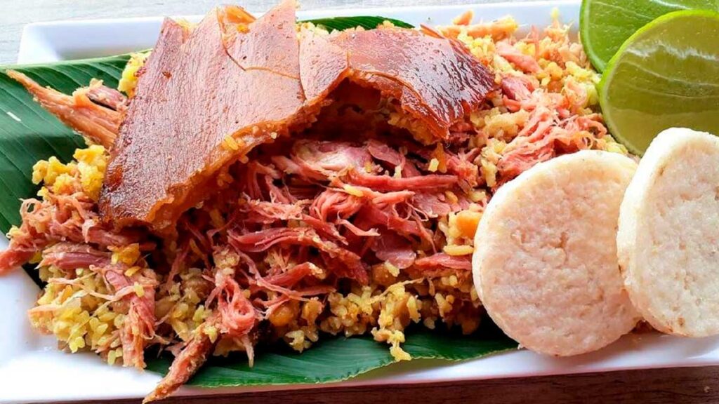 El origen de la lechona: una joya gastronómica con el sabor de la tradición colombiana